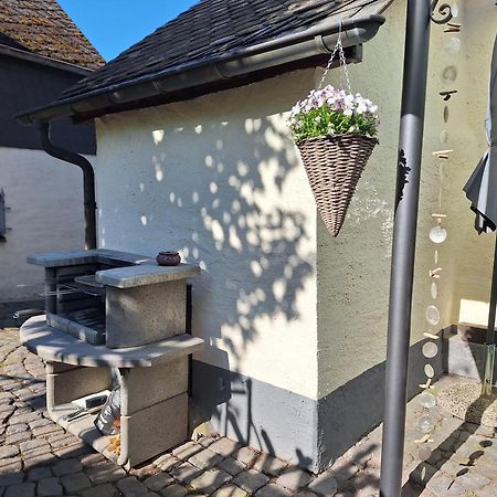 Apartamento Moselperle- Urlaub Im Historischen Fachwerkhaeuschen Bullay Exterior foto
